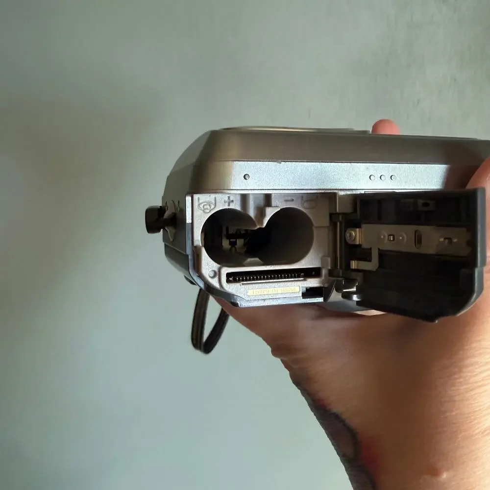 Vintage FUJIFILM Fine Pix A205 2.0 MegaPixels Digital Camera Batter PARTS Retro